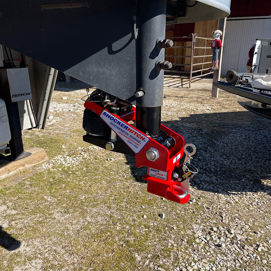 Shocker Gooseneck Air Hitch - Round Straight Pin - Installed