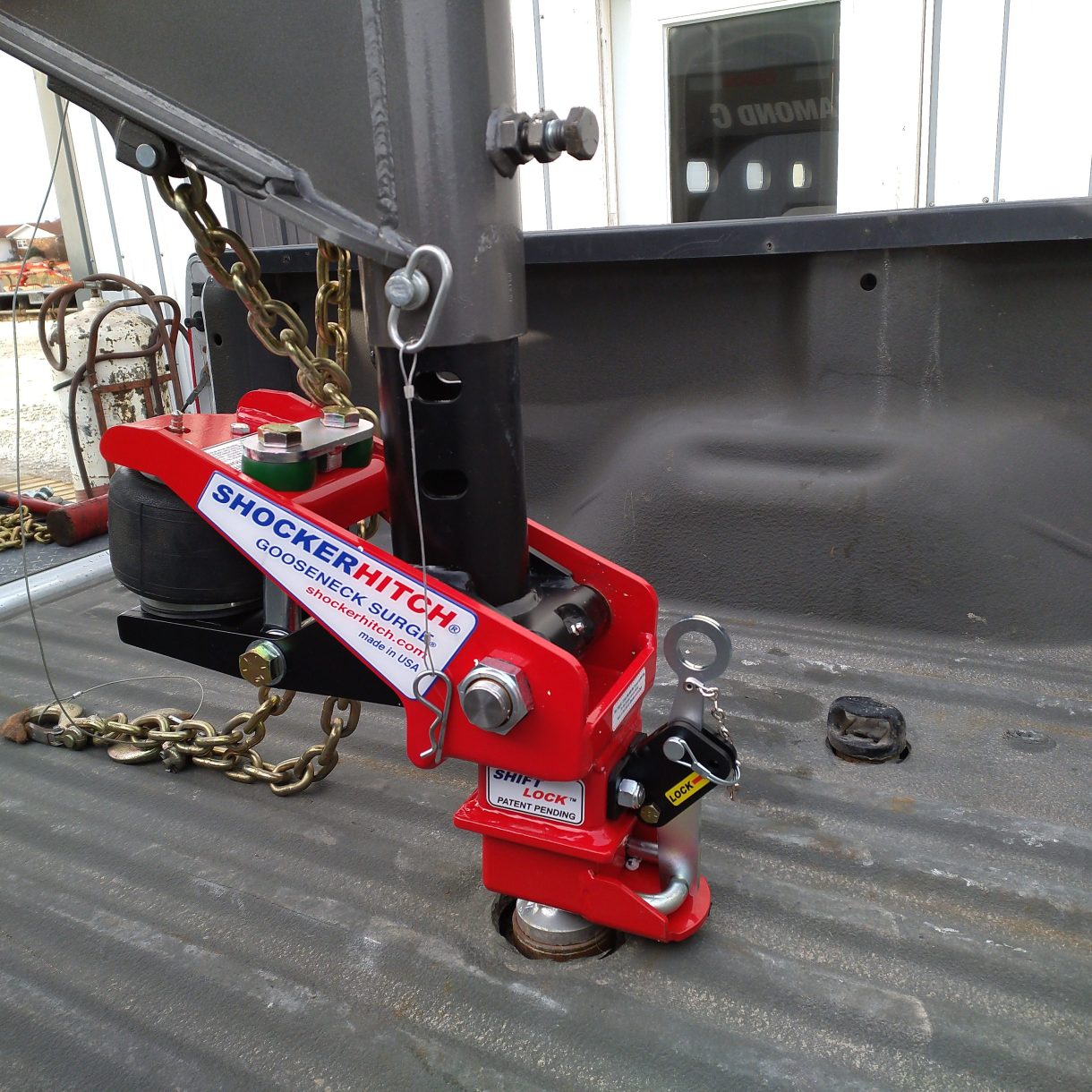 Lowering Gooseneck Air Hitch onto Ball (Round Angled Stem)