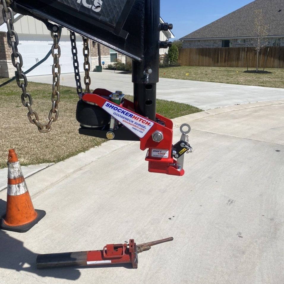 Shocker Gooseneck Air Hitch & Coupler Installed - Round Angled Pin
