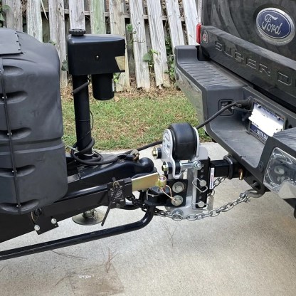 Shocker Air Equalizer & Friction Sway Arm Kit Installed with W-D Hitch