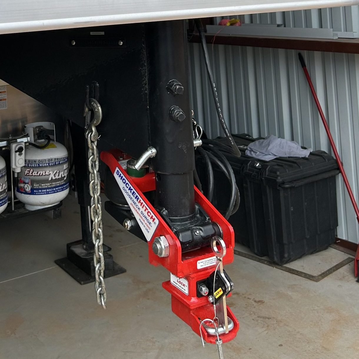 Shocker Gooseneck Air Hitch & Coupler on Merhow Trailer