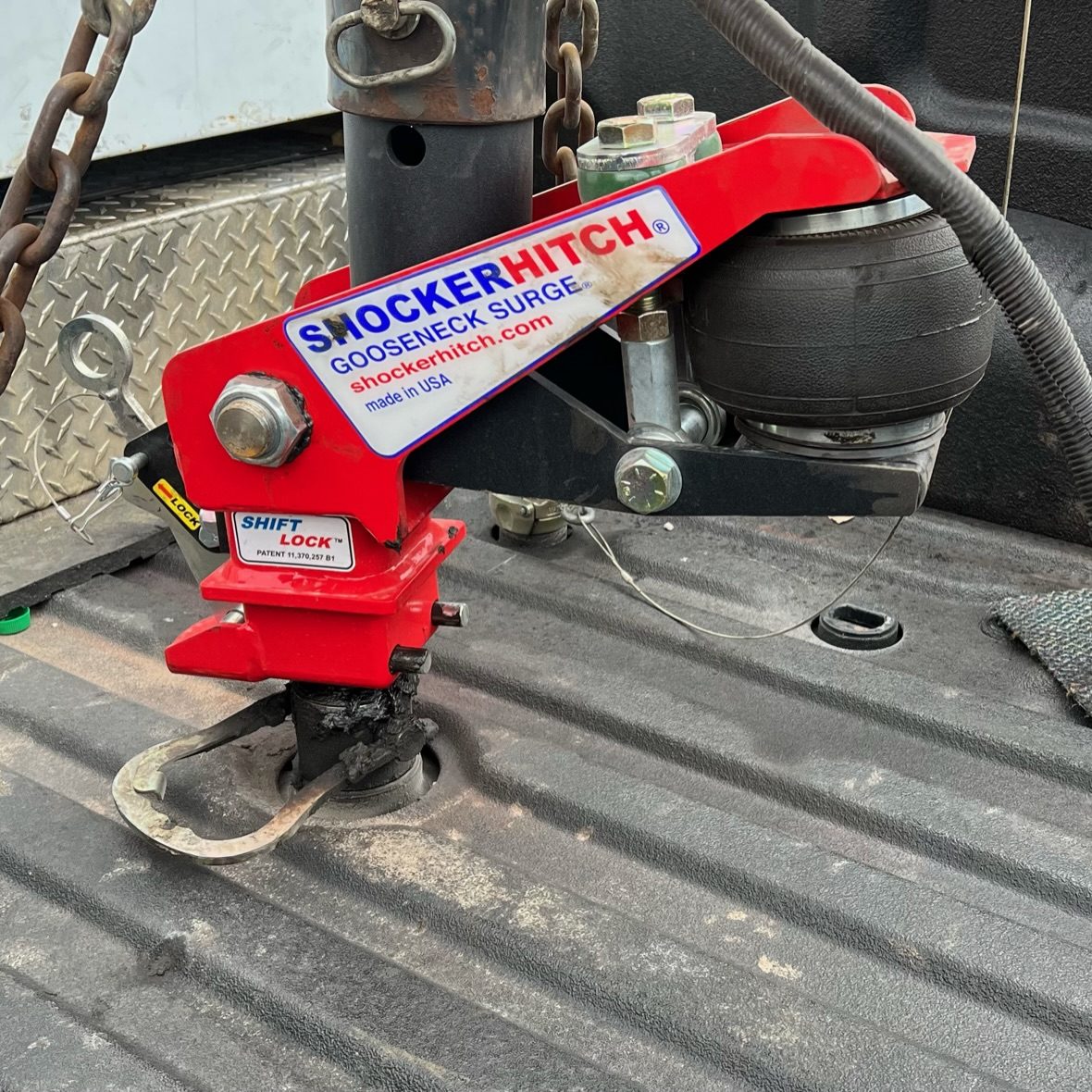 Shocker Gooseneck Air Hitch & Coupler (Round Stem - Straight Pin Holes)