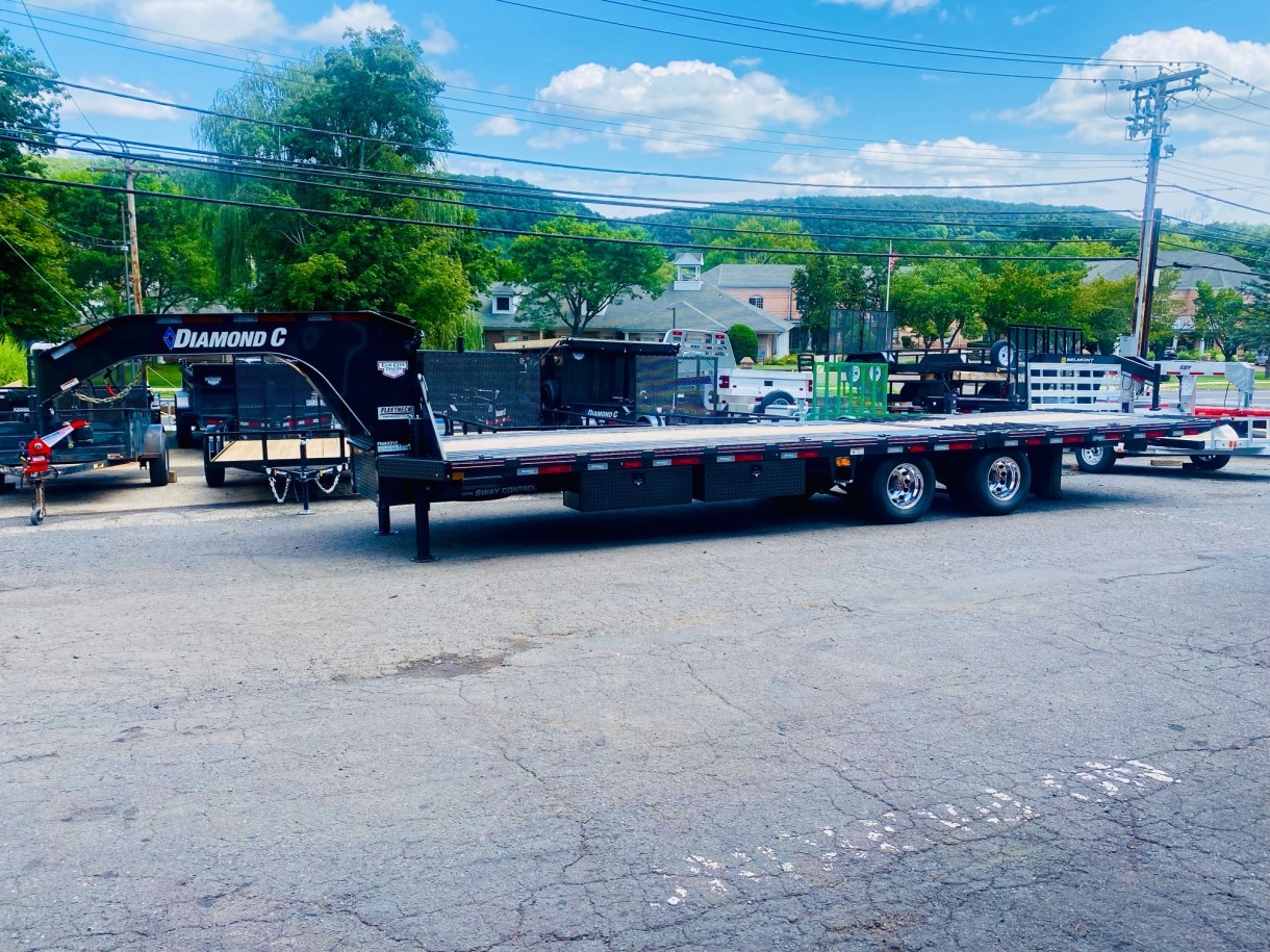 Shocker Gooseneck Air Hitch & Coupler Installed on Diamond C