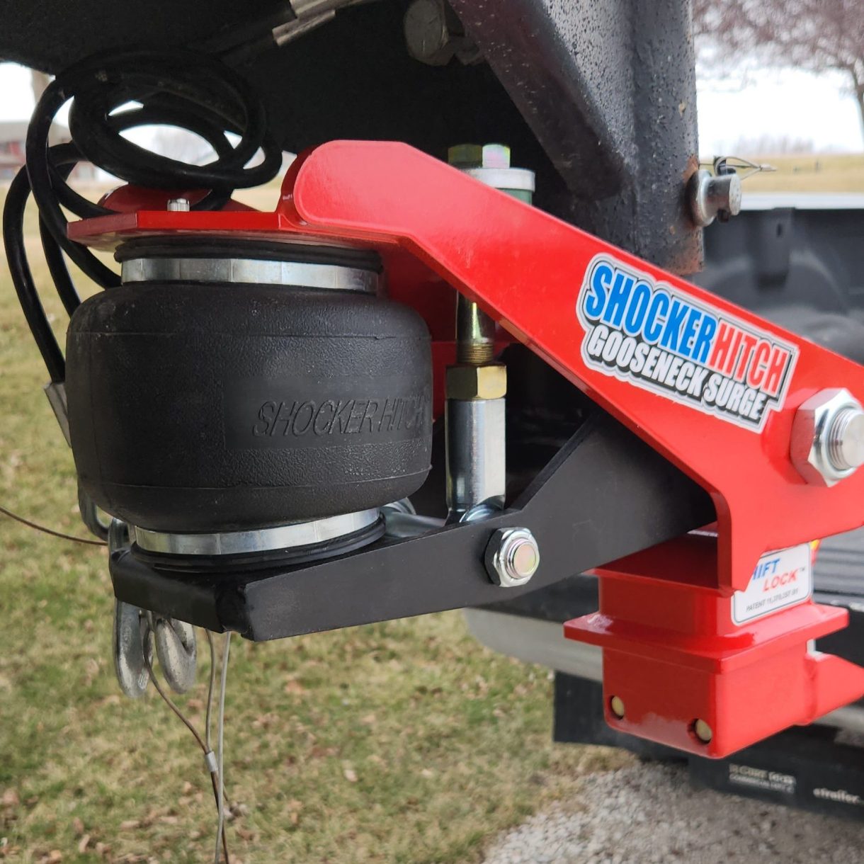 Shocker Gooseneck Air Hitch & Coupler Installed - Close Up (Round Stem)