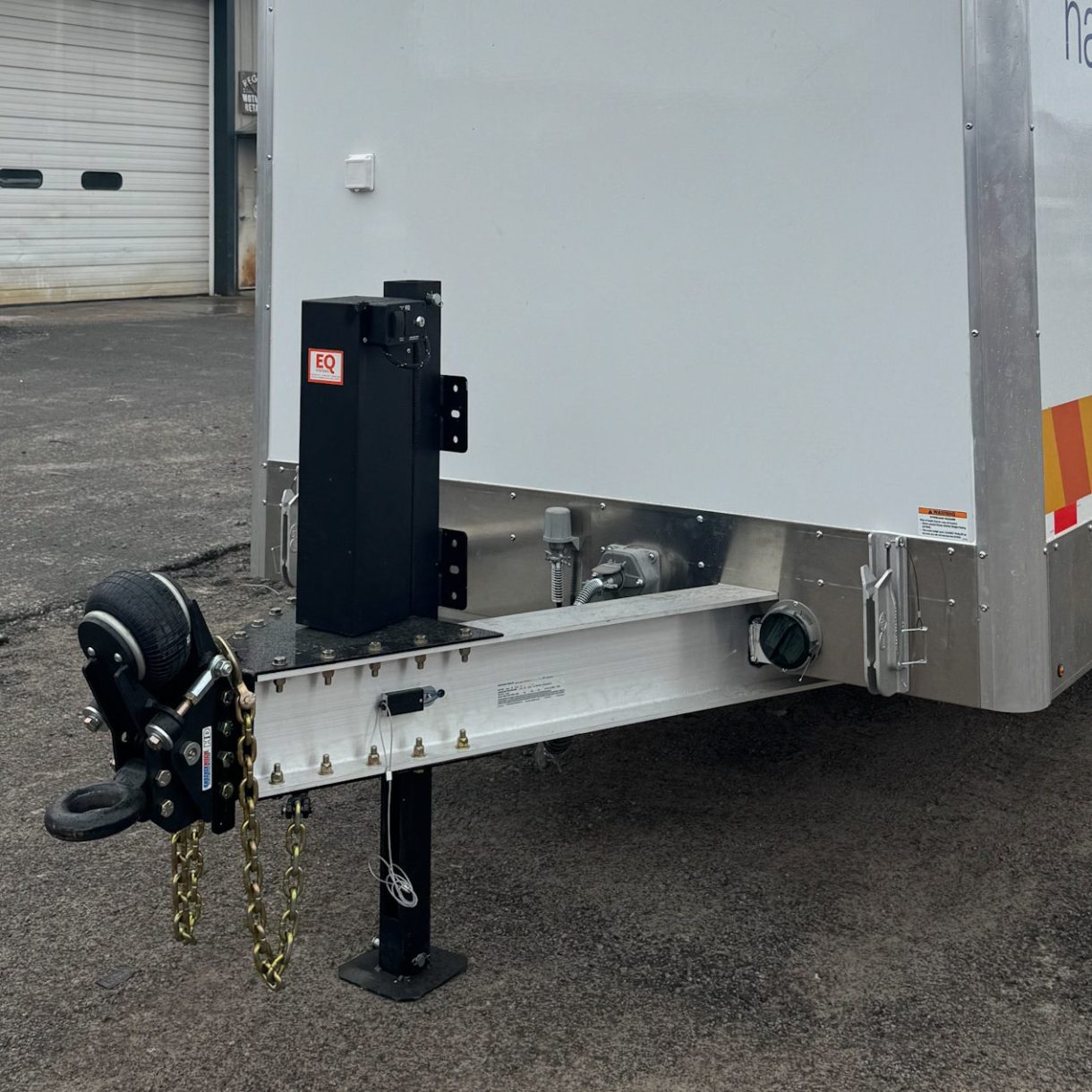 Shocker HD Air Tongue Mount with Pintle Ring Installed on Vertical Channel