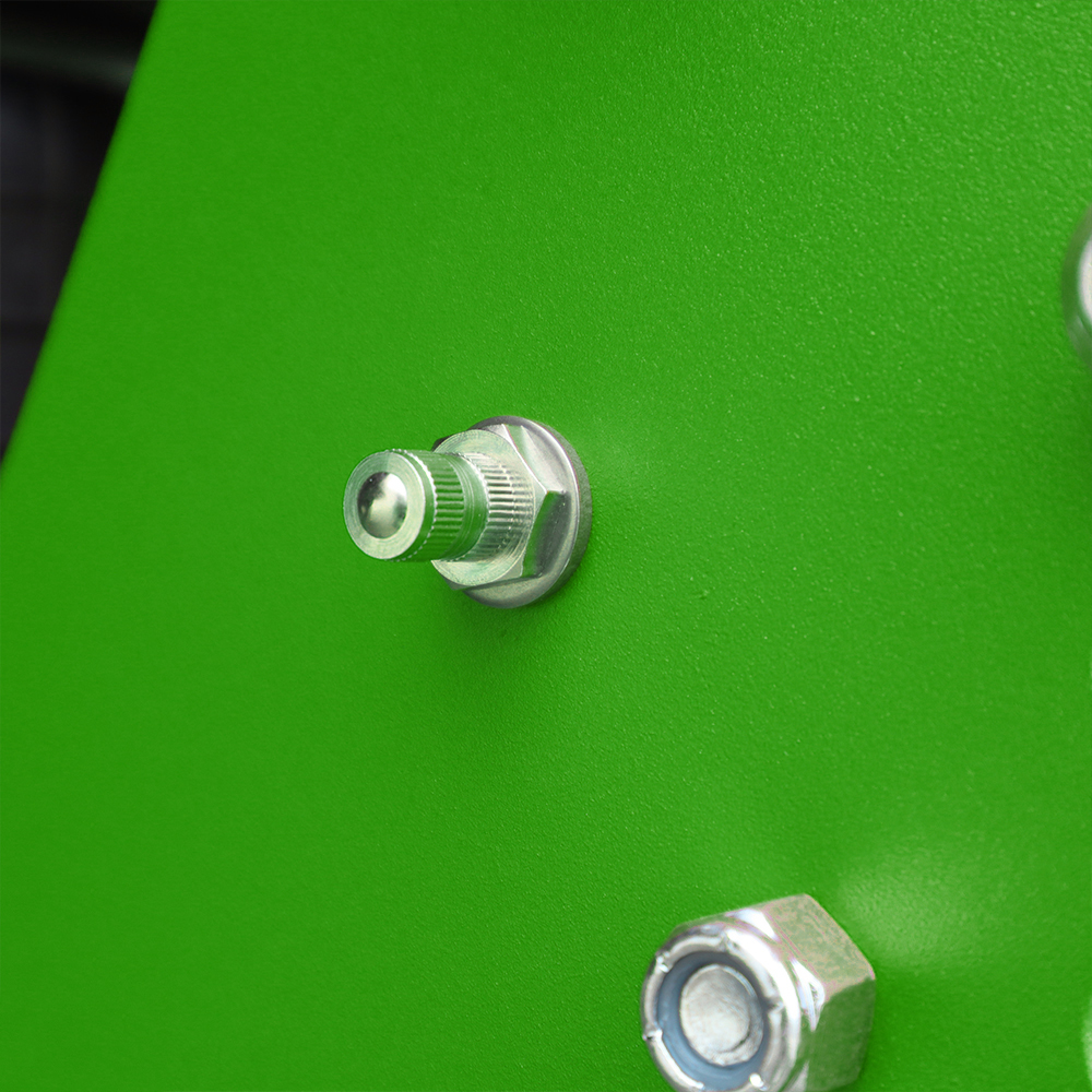 Easy To Use Air Valve on HD Air Hitch